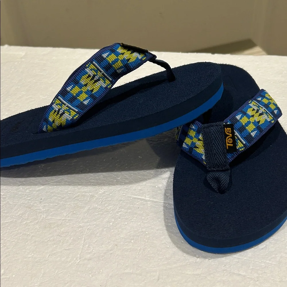 NWOT Teva Kids Blue Aztec Pattern thong Flip Flop Sandals Quick Dry Size 13